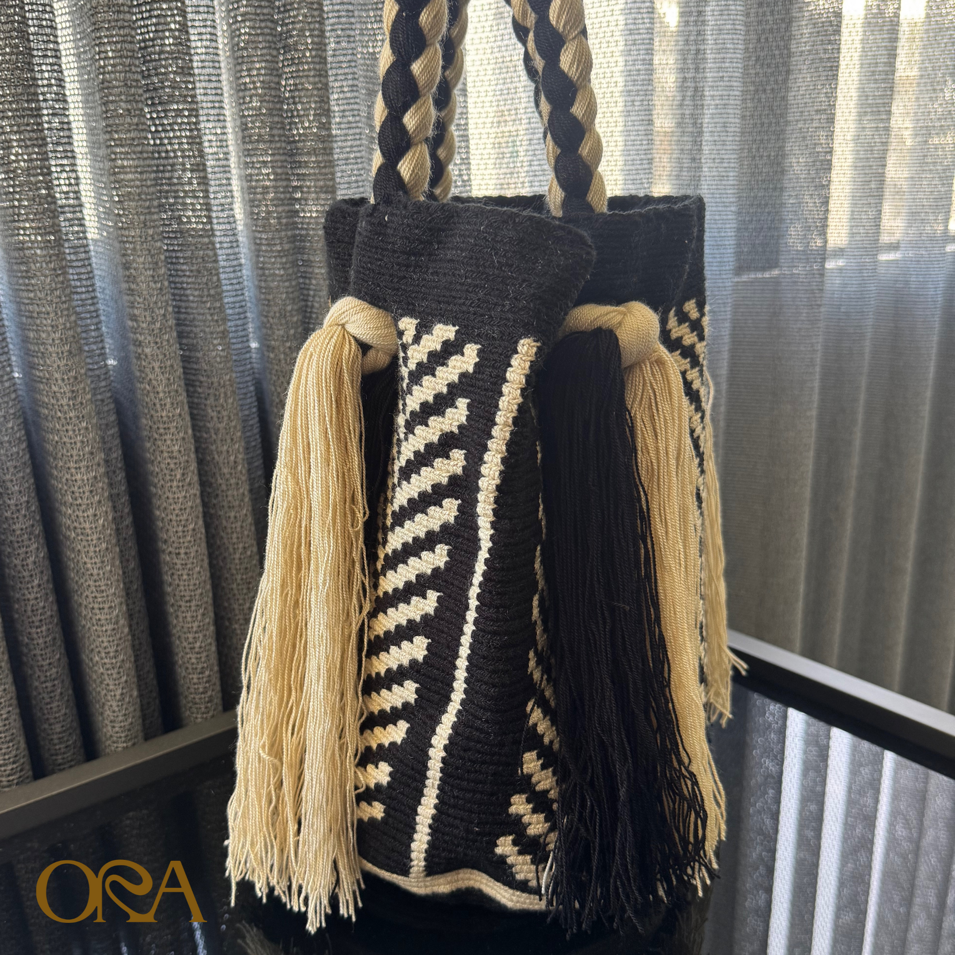 Bolsito Wayuu in Black and Cream - ORA
