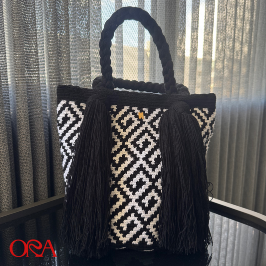 Bolsito Wayuu in Black and White - ORA