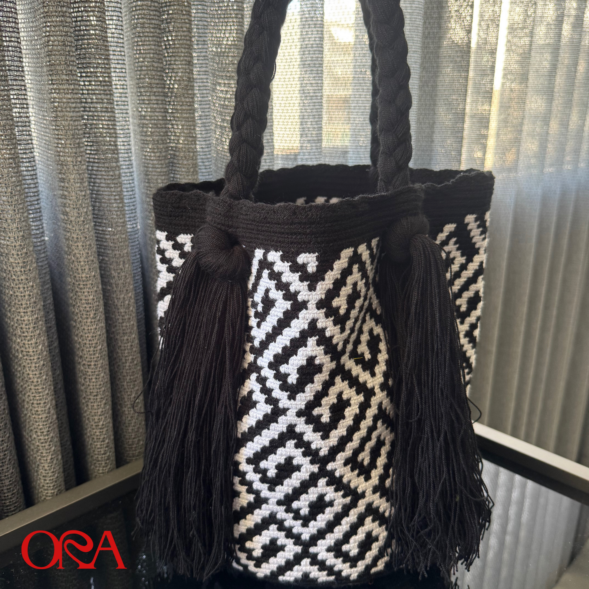 Bolsito Wayuu in Black and White - ORA